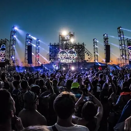 A 300 M De La Derriere Discotheque Le Marina